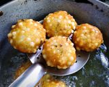 A picture of step 4 of Sabudana Vada.