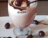 A picture of step 4 of Hershey's Chocolate Shake.