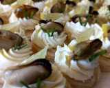 Foto del paso 3 de la receta: Canapés de Queso Philadelphia y Choritos Ahumados