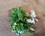 Foto del paso 1 de la receta: Arroz desglazado con cilantro cimarrón y ajo