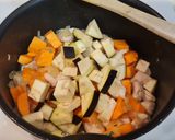 Foto del paso 3 de la receta: Guiso de pollo con berenjena y boniato