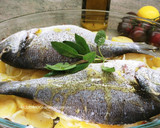 Foto del paso 4 de la receta: Dorada al horno asada con patatas