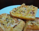 Hình bước làm 3 của món Bánh mì nướng bơ tỏi rắc đường