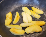 Foto del paso 4 de la receta: Solomillo de cerdo con manzana y espárragos trigueros