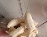 A picture of step 1 of Banana and Peach Shake 🍌 🍑.