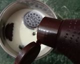 A picture of step 3 of Oreo Milkshake.
