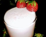 A picture of step 5 of Strawberry creamy milkshake.