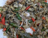 Foto langkah ke 3 dari resep Tumis Jantung Pisang Pedas.