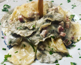 Foto del paso 4 de la receta: Raviolis de huevo y cereales rellenos de parmesano con salsa de crema de leche y dados de bacon