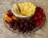 Foto del paso 4 de la receta: 🧀🍒 Tabla de quesos y frutas 🍒🧀 Cereza, Uva, Durazno y Tomates cherry 😲