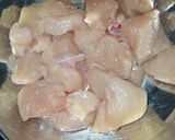 A picture of step 1 of Capsicum Chicken Karahi.
