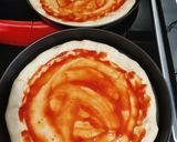Sajtos szélű pizza recept fázis 6 fotója
