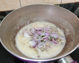 A picture of step 4 of Garlic fettuccine.