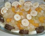 A picture of step 4 of Creamy custard trifle.