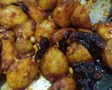 A picture of step 4 of Honey Chilli baby potatoes.