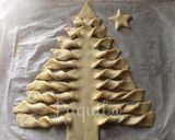 Foto del paso 4 de la receta: 🎄Árbol Navidad de hojaldre y pasta de turrón (Casera)🌟