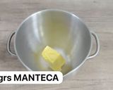 Foto del paso 1 de la receta: Alfajores De Maicena y Galletitas con Chips (Fácil- Económica)
