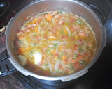 Foto del paso 3 de la receta: Contramuslo de pollo en salsa rubia con arroz blanco