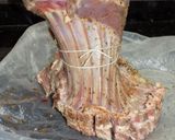 Foto del paso 9 de la receta: Corona de cordero con "coca" (batatitas andinas)