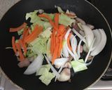 Foto del paso 7 de la receta: Yakisoba ~Fideo Chino Frito Estilo Japonés~
