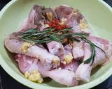 Foto langkah ke 1 dari resep Rosemary Roasted Chicken.