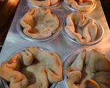 A picture of step 8 of Chole bhature cheese cups.