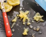 Foto langkah ke 4 dari resep Maroccan Chicken Mhamer with its darmira sauce (ayam maroko panggang dengan olives).