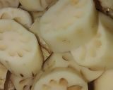 A picture of step 1 of Chatpati beh (lotus roots).