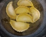 Foto langkah ke 12 dari resep Karipap (pastel singapura) isi kentang dan ayam.