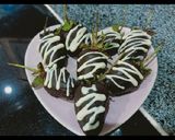A picture of step 2 of Chocolate strawberry.