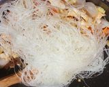 รูปขั้นตอนการทำที่ 4 ของ ผัดวุ้นเส้นสันในไก่
