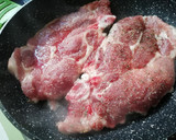 Foto del paso 2 de la receta: Chuletas de aguja de cerdo ibérico al tomillo 🌿