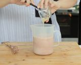 Foto langkah ke 4 dari resep Chocolate Milk Bath Cake Devina Hermawan.