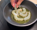 Foto del paso 6 de la receta: Ensalada de lentejas, papaya, huevo, langostinos y el aliño de sus cabezas