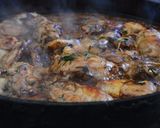 Foto del paso 7 de la receta: Pollo a la hierbas con cerveza negra