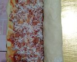 Foto langkah ke 4 dari resep Pizza Roll Super Empuuuk.