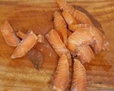 Hình bước làm 2 của món Cá hồi ngâm tương Hàn Quốc 연어장