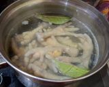 Foto langkah ke 1 dari resep Seblak Kerupuk Kuah Ceker.
