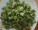 Foto del passaggio 2 della ricetta Penne con Crema di Piselli, Taccole e Menta