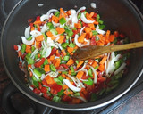 Foto del paso 2 de la receta: Calamares en salsa con arroz blanco y guisantes