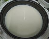 Hình bước làm 2 của món Sữa chua nhà làm