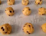 Foto langkah ke 4 dari resep Vanilla Chocochips Cookies.