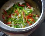 मिक्स व्हेजिटेबल पुलाव (Mix Vegetable Pulao Recipe In Marathi) रेसिपी स्टेप 3 फोटो 