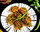 मेथी,पालक, प्याज के लच्छा पकोड़े रेसिपी चरण 5 फोटो