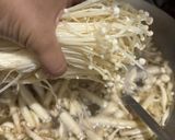 Foto langkah ke 4 dari resep Mushroom Beef Soup.