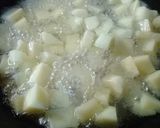 Foto del paso 2 de la receta: Pollo con crema al verdeo y papas