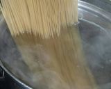 Foto del paso 1 de la receta: Espaguetis blanco al gabinete