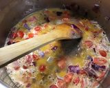 Une image de l'étape 8 de Moules à l'oignon rouge tomates coriandre et crème.