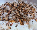 Hình bước làm 1 của món Cơm trộn cá hồi cuộn bánh tráng chiên giòn