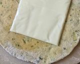 A picture of step 3 of Methi lauki cheese parantha.